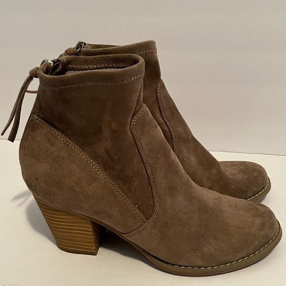 DV8 by Dolce Vita Jonah Stretch Bootie - Picture 3 of 15